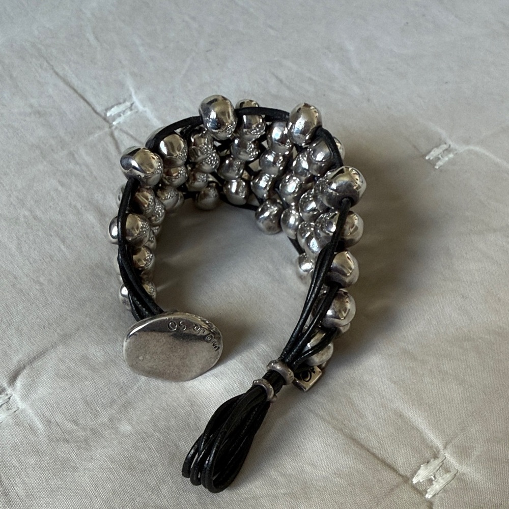 UNO de 50 silver bead and black leather bracelet